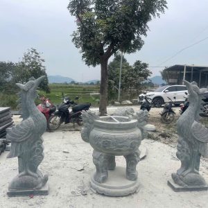 : Bát hương đá xanh rêu